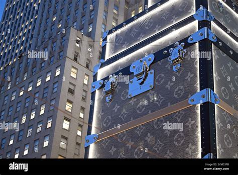 louis vuitton 5th ave flagship